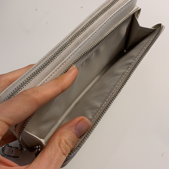 Coach Authentic Double Zip Genuine Leather Wallet in Color White - Picture 5 of 13